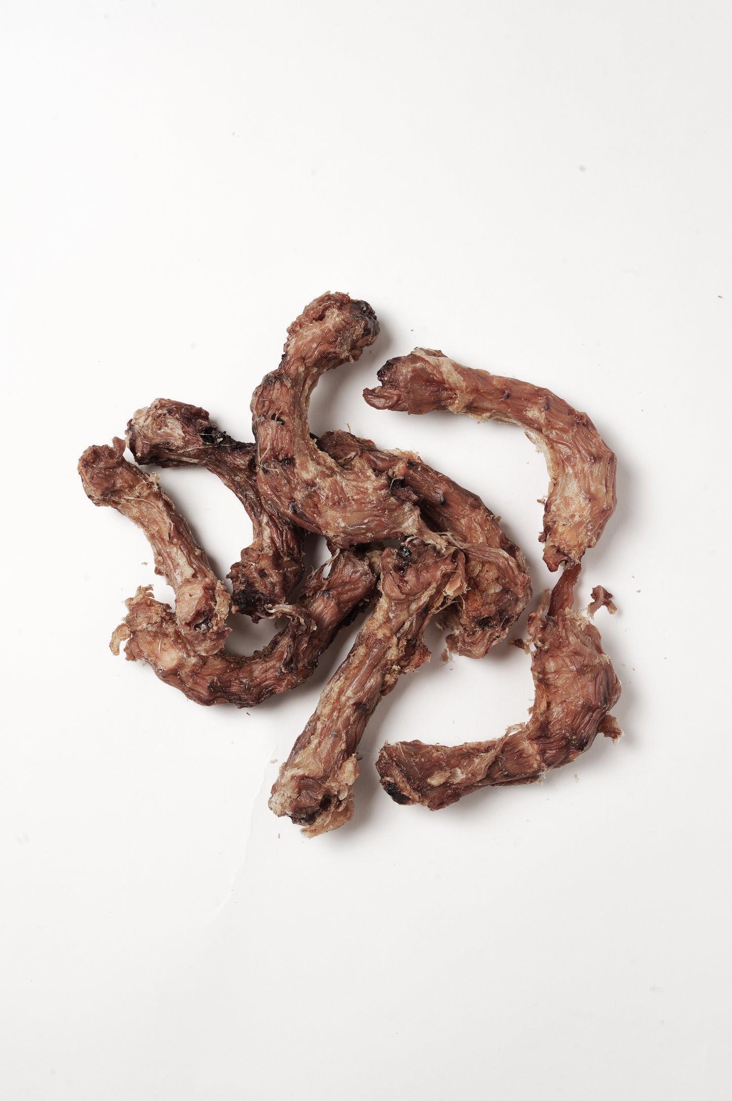 Cous de poulet séchés – friandises naturelles pour chien, riches en protéines et calcium, idéales pour la mastication et l’entretien des dents