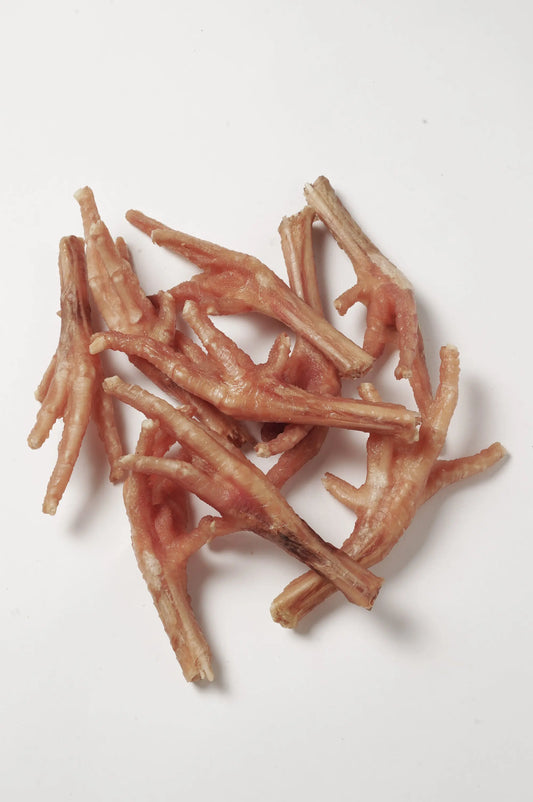 Pattes de poulet séchées pour chien – friandise 100% naturelle, source de protéines et de calcium, contribue à des dents et gencives saines.